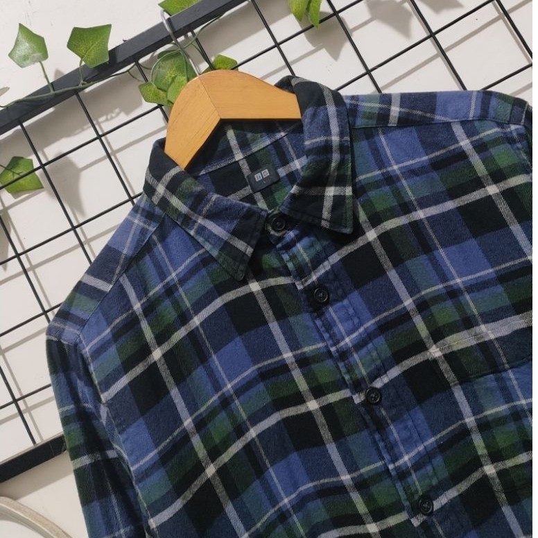 Kemeja Flanel Uniqlo Black Tag