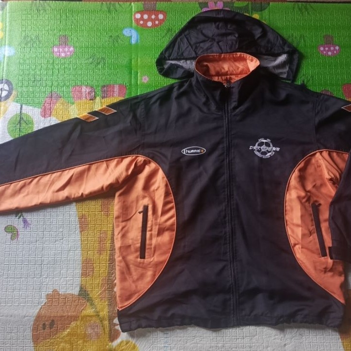 jaket windbreaker hummel second