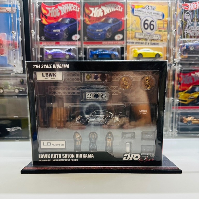 Inno64 Inno LBWK Auto Salon Diorama Included Porsche 997 LBWK Chrome & 3 Figures