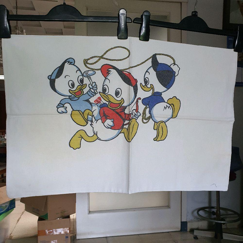 sprei seprei lawas 135 x 206 bedsheet vintage donald duck huey dewey louie  Sarung Bantal Guling sek