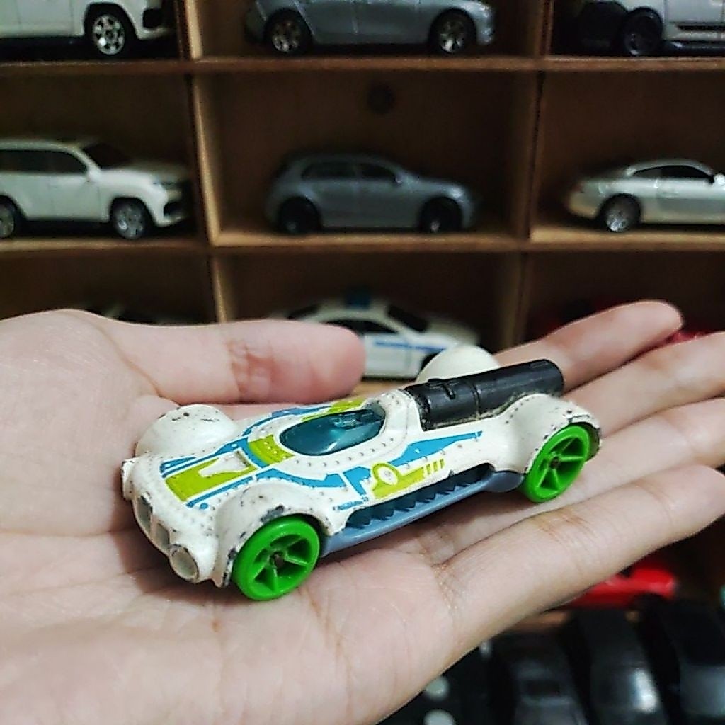 hotwheels retro-active putih junk loose