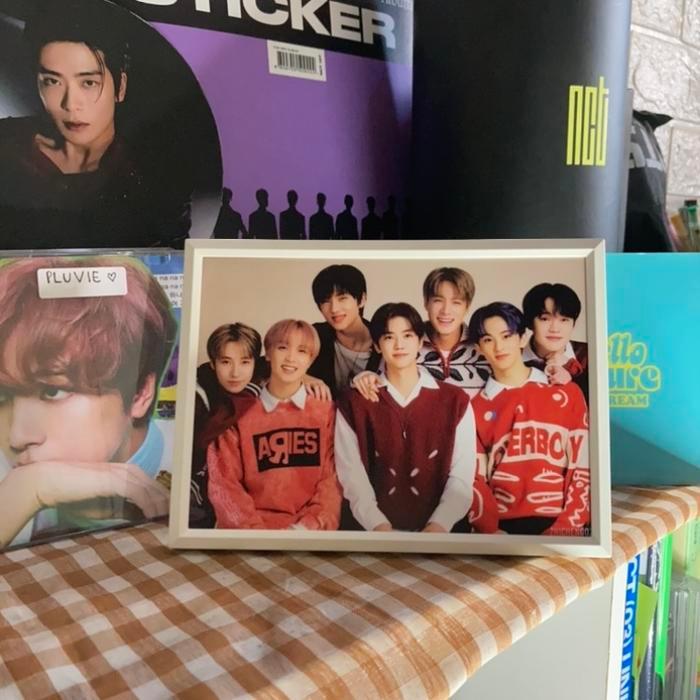 Postcard + Frame putih bisa request foto - nct dream cinema, frame hitam