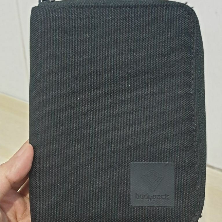 Dompet kartu dompet bodypack preloved dompet simpel multifungsi by Bodypack dompet paspor