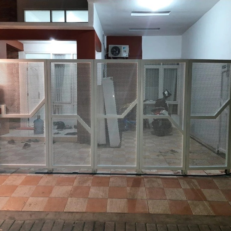 pagar rumah sleding tikung masuk ke dalam bahan expanda dan besi galvanis anti karat