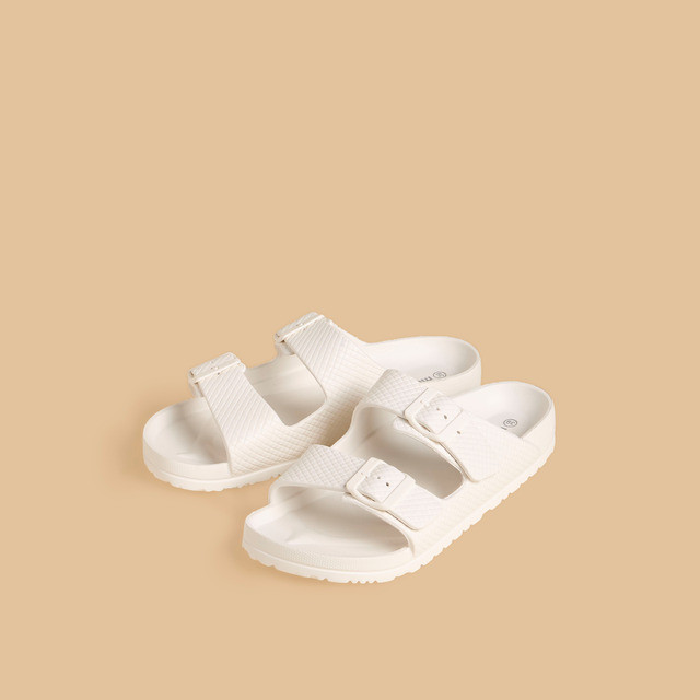 Max Fashions Sandal Selop Wanita Buckle Accent Sandals