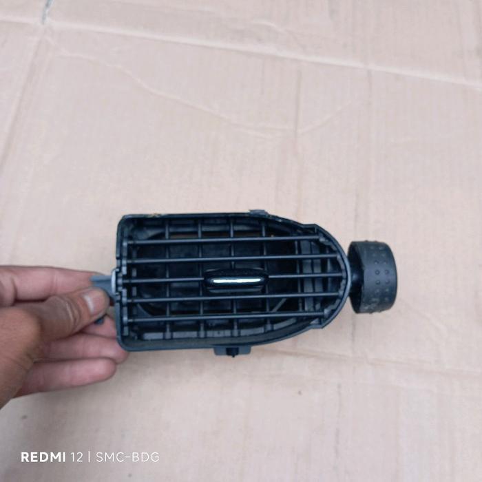 Grill kisi lubang ac Bagian kanan mercy A-Class A140 Original mercedes-benz copotan