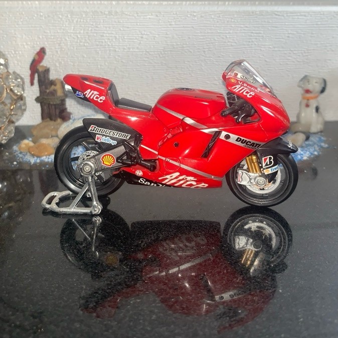 MAISTO DUCATI DESMOSEDICI CASEY STONER