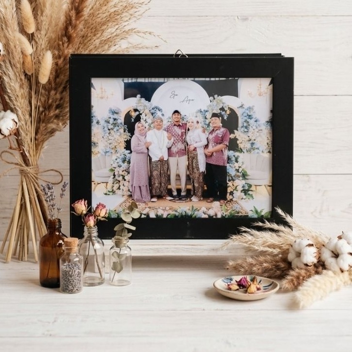 Bingkai Foto + Cetak Foto 10R Aesthetic dengan Warna Hitam