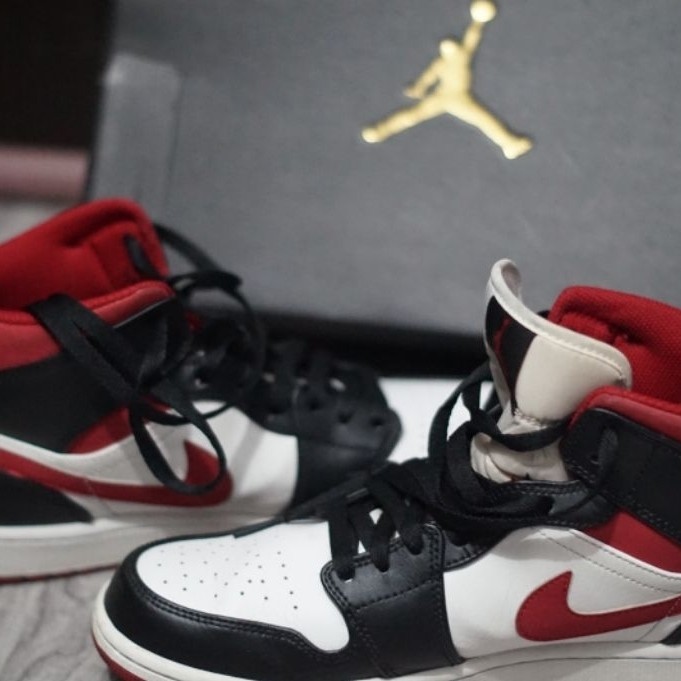 sepatu original second preloved size 44.5 Jordan 1 gym red mid