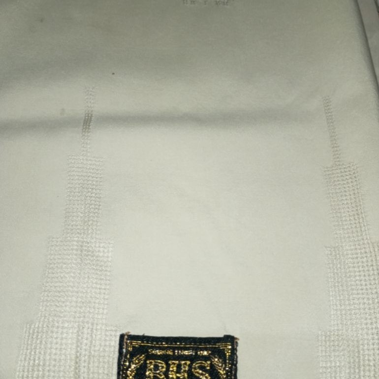 Sarung BHS cctv full sutra spunslik second minus warna putih tulang l