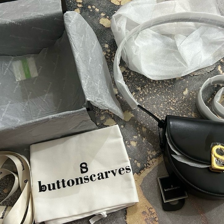 Buttonscarves Olivia Bag