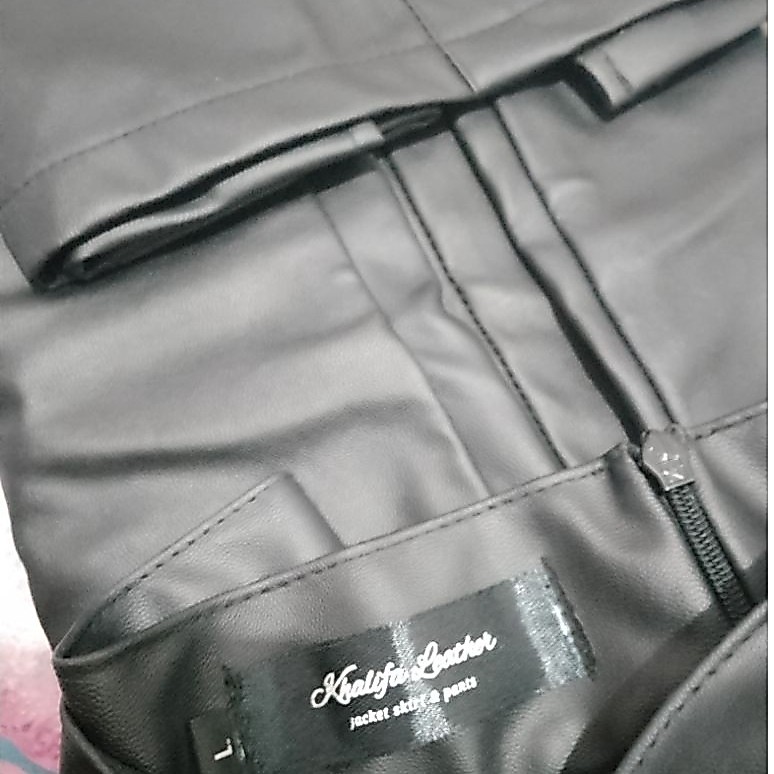 rok kulit warna hitam