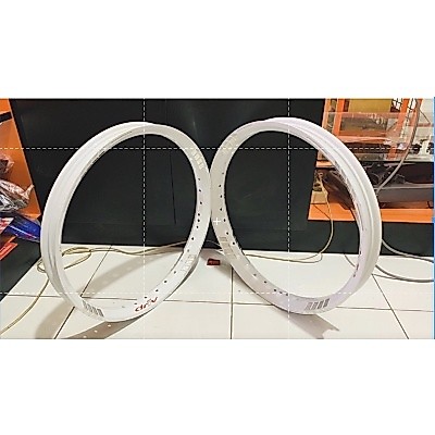 Velg Pelek Velk 140-  160 - 17 - Ring 17 - Black  - White - Gold - Driv Racing