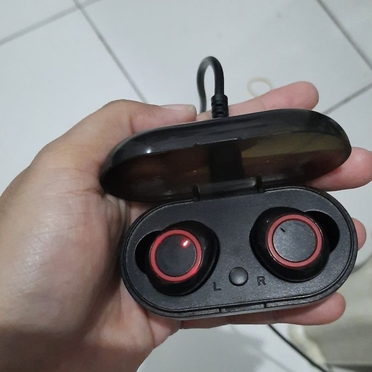 Preloved - Headset bluetooth wireless merk TWS Y50