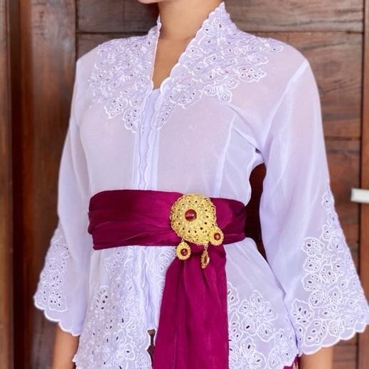 KOKOROYUME KEBAYA BORDIR KARTINI PUTIH LENGAN LONCENG BERKUALITAS
