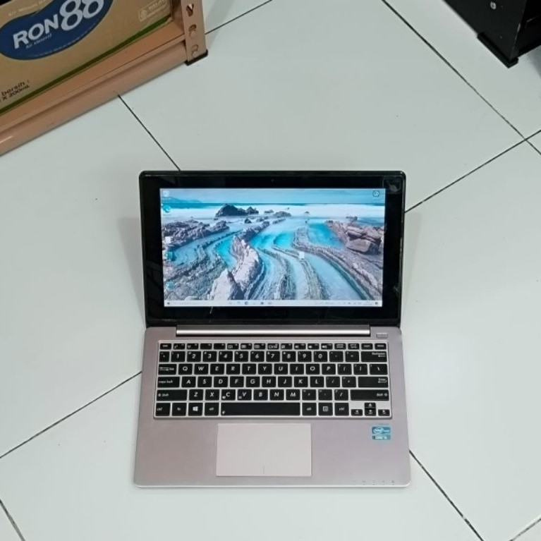 ASUS TOUCHSCREEN INTEL CELERON 4GB SSD 128GB