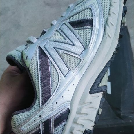 sepatu trial run NB 410 silver skena (preloved)