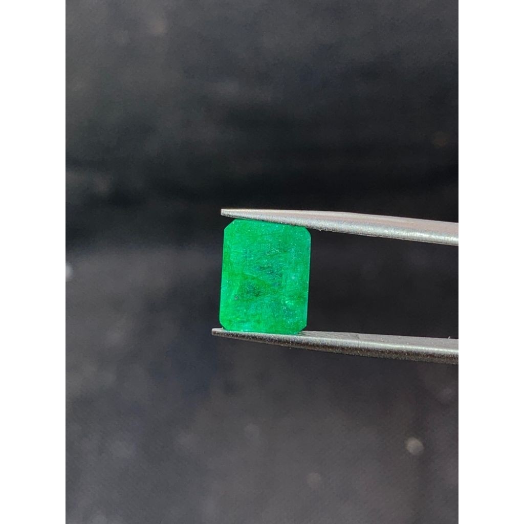 Batu Permata Zamrud Emerald Sertifikat Kualitas Terbaik