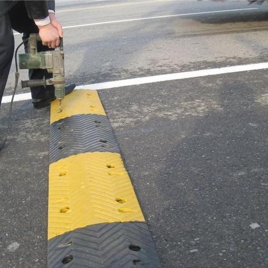 Polisi Tidur 100Cm Karet Rubber Speed Hump Polisi Tidur Karet Rubber