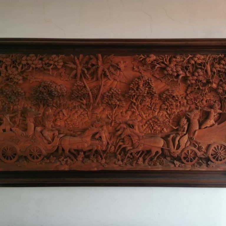 ukiran kayu jati relief cerita karno tanding