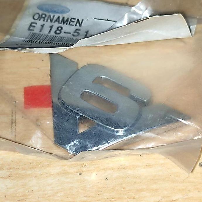 cv.denputu Ford Genuine Parts Emblem V6 Ford Escape 3.000cc E11851771 Diskon