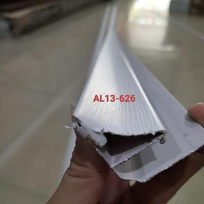 lis laminate putih serat kayu