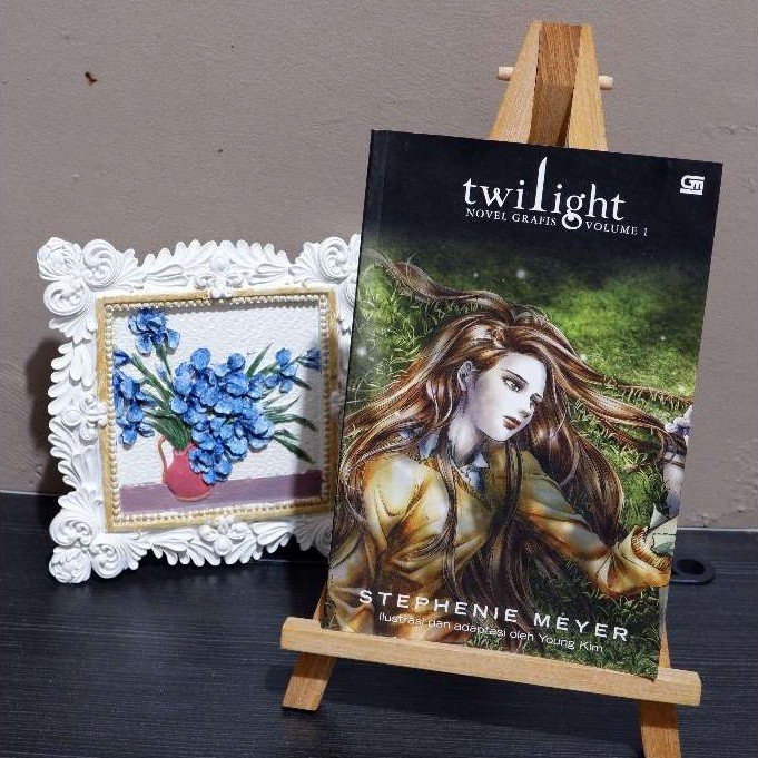 [PRELOVED] Twilight Graphic Novel Volume 1 - Stephenie Meyer