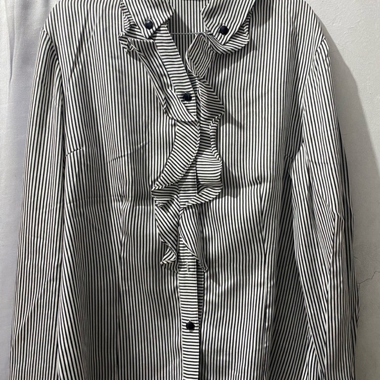 Preloved kemeja stripe unik merk zishen