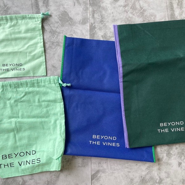 BEYOND THE VINES DUSTBAG