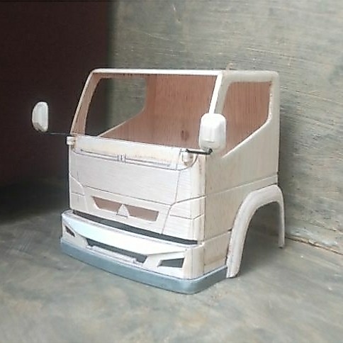 kabin miniatur truk canter