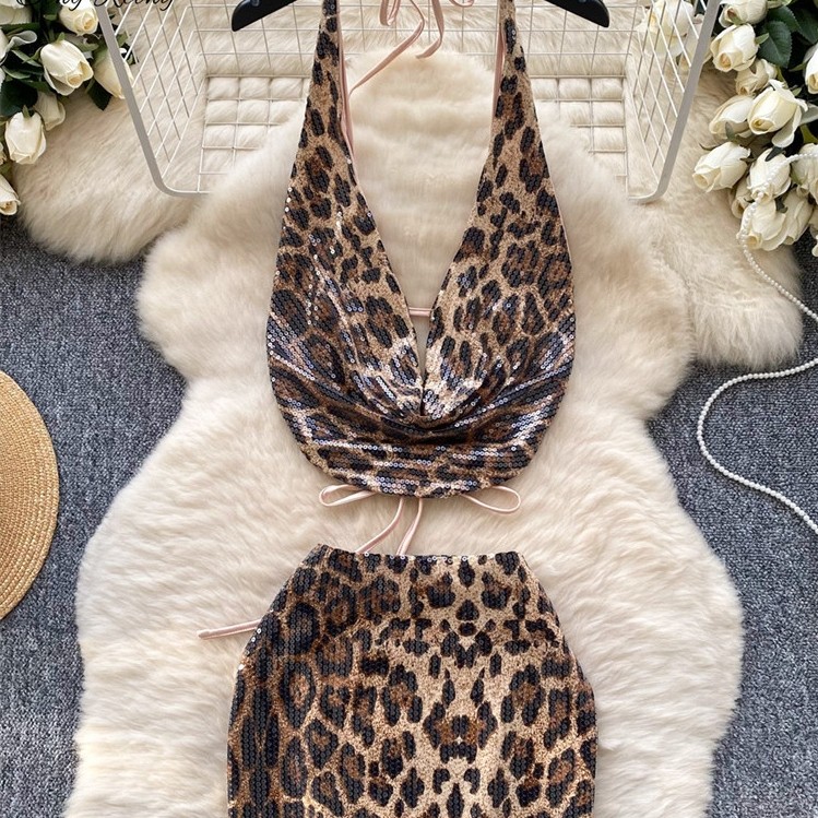 Set Atasan dan Rok Mini Two Piece Wanita Motif Macan Tutul Sequin Halter Backless untuk Pesta