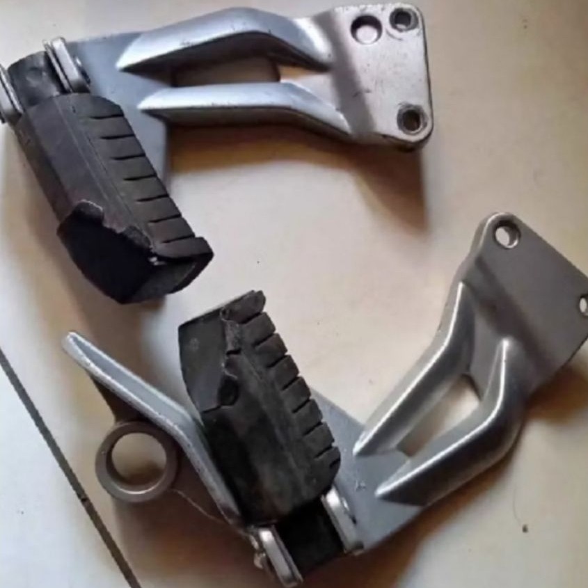 foostep step belakang yamaha Jupiter z vega r masih bagus asli original