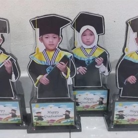 Plakat Wisuda Custom Cetak Foto / Piala akrilik Graduation Kelulusan Custom Foto murid Tk Paud