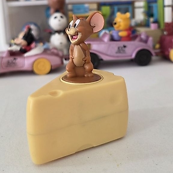 preloved figure tom and jerry cheese