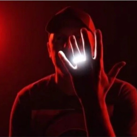 Falcon Ring Magic Trick By Josh Burch Magic Professional Magnetic PK Ring Close Up Magie Props