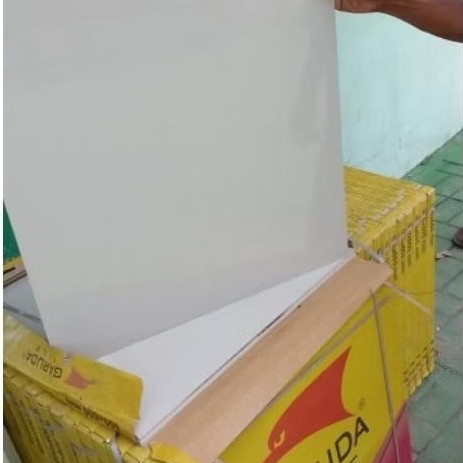 Granit 60x60 Cream polos Glossy Garuda