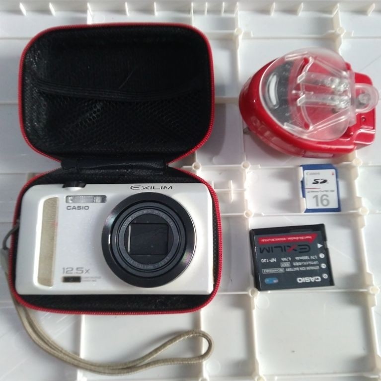 Kamera digital casio exilim ZR 200