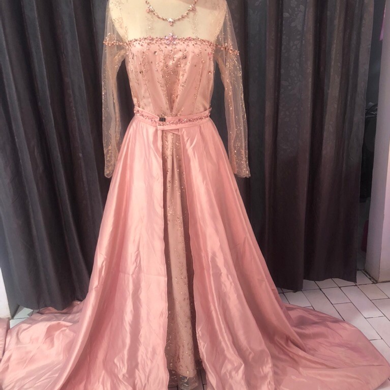 Gaun Pengantin Rose Gold Preloved