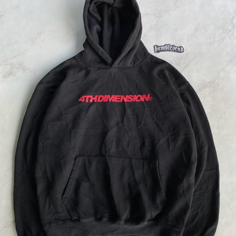 HOODIE ONA BASEMENT