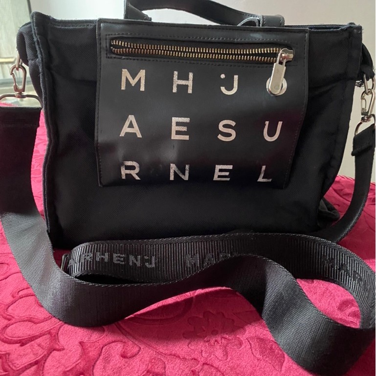 Preloved tas selempang medium MARHENJ warna hitam