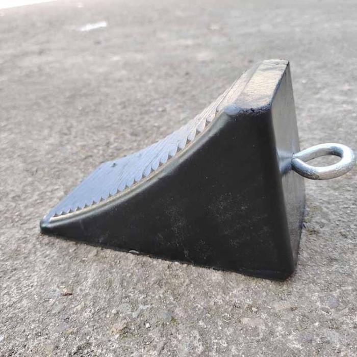 Ganjalan Ban Mobil Parkir Penahan Roda / Rubber Wheel Parking Chock - Tanpa Besi terlaris