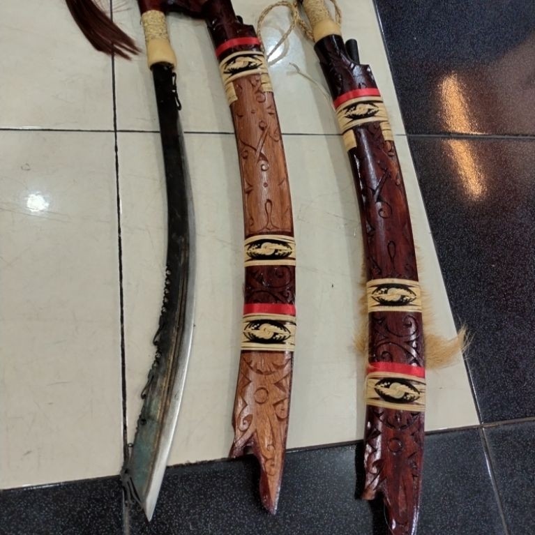 AKSESORIES MANDAU KALIMANTAN, MANDAU ASLI KALIMANTAN