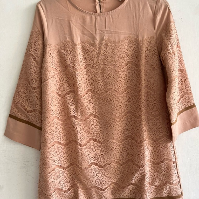 BLOUSE BRUKAT PRELOVED