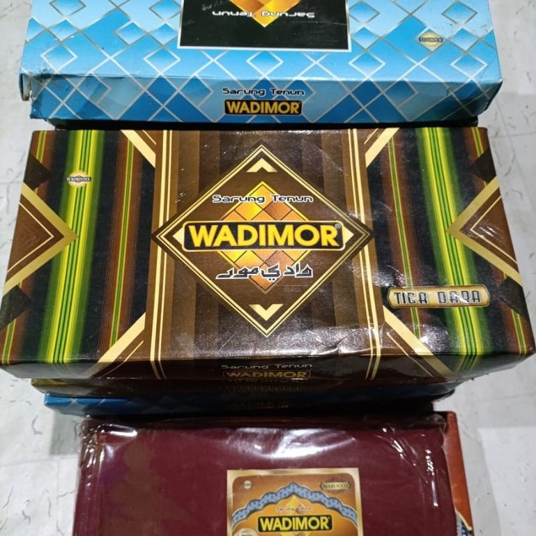 sarung wadimor marocco warna merah polos