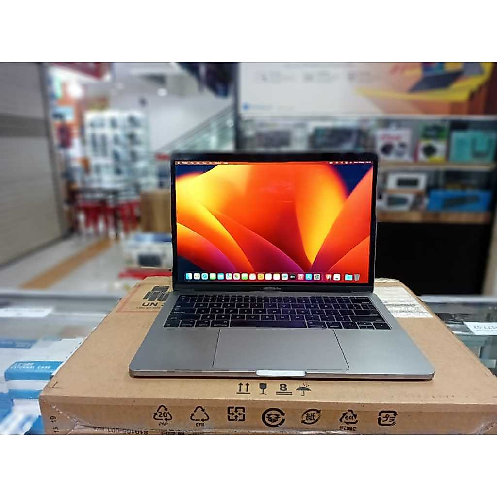 Macbook Pro non Touchbar 13-inch 2017 Two Thunderbolt 3 port Core i5 ram 8gb ssd 256 gb second murah