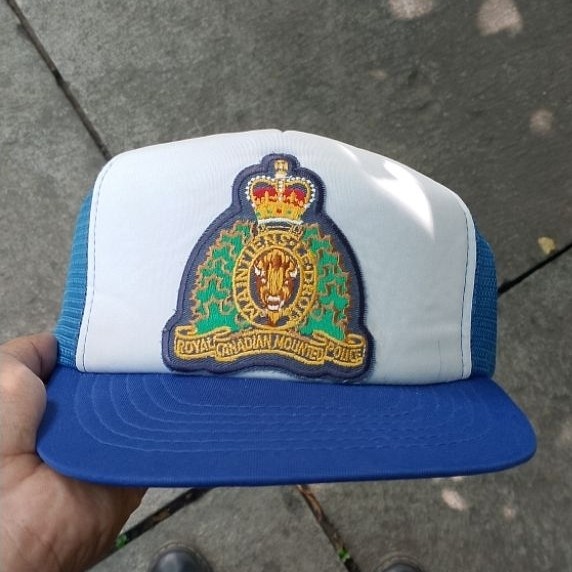 VINTAGE TRUCKER HAT - ROYAL CANADIAN MOUNTED POLICE (RPCM) 70'S