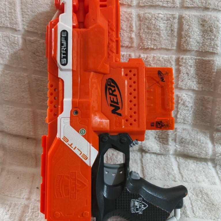 nerf elite stryfe blaster
