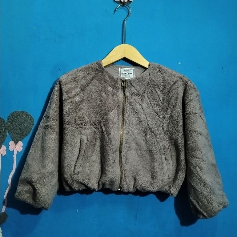preloved jaket crop bulu GLOBAL WORK 130