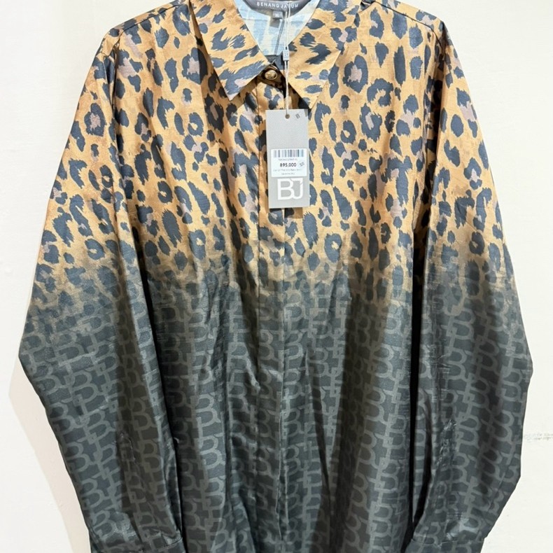 NEW LENGKAP TAG BJ BENANG JARUM Call Of The Wild Basic Shirt Savanna Atasan BJ Benang Jarum Full Gra