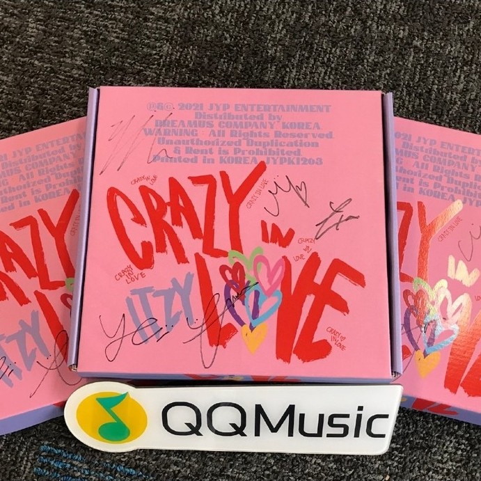 ITZY Autographed Signed Album IT’z ICY Guess Who Crazy In Love K-POP Collection 102021